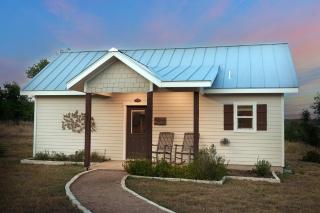 Luxury Cottage with Views-Fireplace-Spa Bath - Fredericksburg - 4