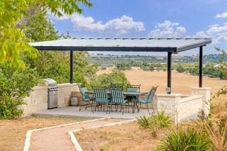 Luxury Cottage with Views-Fireplace-Spa Bath - Fredericksburg - 3