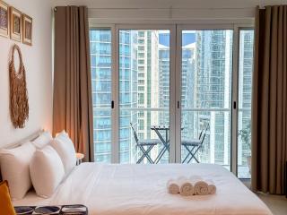 Spacious Studio with Lake Views - JLT - Dubai - 9