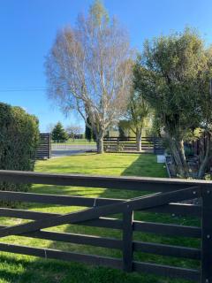Darfield Home Stay - Large Bedroom, Dedicated Bathroom, Parking, Quiet Location - 0