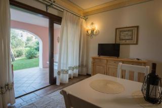 Beautiful Il Giardino degli Oleandri one bedroom sleeps two num0856 - Liscia di Vacca - 2