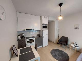 Best location studio in town right next to the train station and free parking Kotimaailma Apartments - Jyväskylä - 2