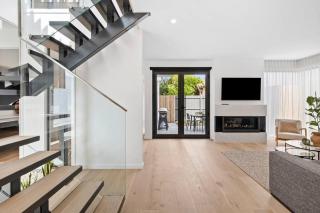 Iluka on the Avenue- 3 bedroom, 2 bathroom. Brand new. 150m walk to shops - Ocean Grove - 4