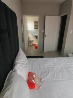 Serenity Guest House - Soweto - 1