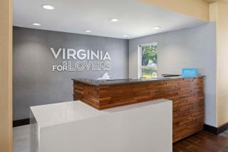 Hampton Inn & Suites Newport News-Airport - Oyster Point Area - Newport News - 3