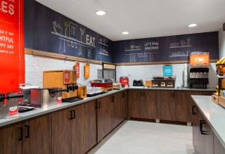 Hampton Inn & Suites Newport News-Airport - Oyster Point Area - Newport News - 2