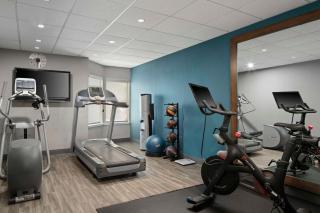 Hampton Inn & Suites Newport News-Airport - Oyster Point Area - Newport News - 1