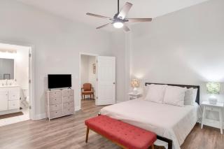 Stars on State in the Heart of Downtown Historic District - Mobile - 2
