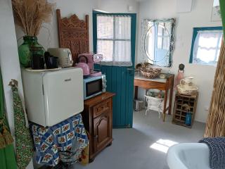 L'atelier-chambrette dans le jardin avec salle de bains, sans cuisine - Trôo - 7