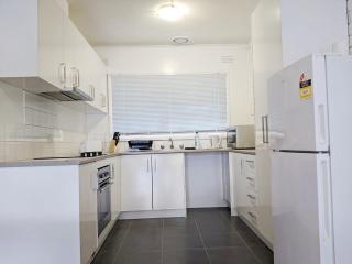 PROMO!!! 2-Bedroom Home Near Airport, Train Station! - Melbourne - 8