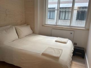Stylish city-centre apartment with balcony - Liverpool - 6