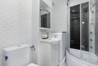 Cozy and Comfortable Wola Apartment by Noclegi Renters - 2