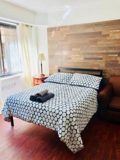 Stylish Montreal Apartment: Comfortable Stay in the Golden Square Mile - 2