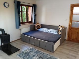 Garsonka u pivovaru, centrum Rožnov - 3