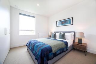 Modern, Stylish, Canalside PENTHOUSE Apartment Next to Wembley Stadium! - 9
