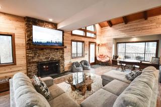 Free Resort Passes - Hot Tub - Sauna - Views - Fast Wi-Fi - Pet Friendly - Basye - 0