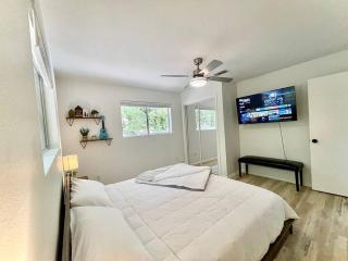 Canyon Lake River House Retreat-Location with Hot Tub - Canyon Lake - 1