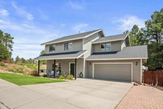 NEW Putting Green Blue Sky Getaway - 5