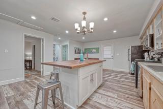 Freshly Remodeled Modern Country Home - 7