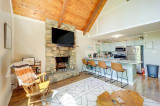 Decks and Views Scenic Cabin in Beech Mountain! - Beech Mountain - 6