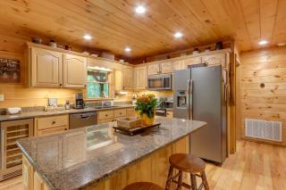 Blue Ridge Cabin Rental with Hot Tub and Creek Access! - Blue Ridge - 4