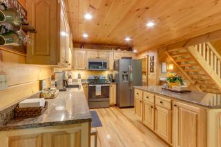 Blue Ridge Cabin Rental with Hot Tub and Creek Access! - Blue Ridge - 2