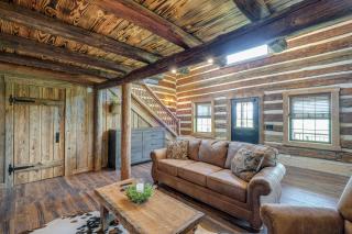 Bedford Cabin with Porch, 5 Mi to Historic District! - 5