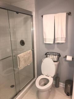 Recently Renovated Chic Durham Farmhouse - Durham - 5