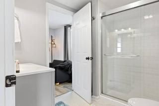 Recently Renovated Chic Durham Farmhouse - Durham - 7
