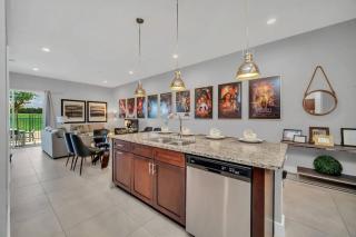NEW awesome dream house, 5 Min to Disney - Orlando - 2