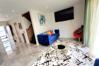Three Bedrooms House By Sensational Stay Short Lets & Serviced Accommodation With Free Parking & Wi-fi - Ballingry - 5