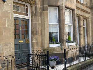 Lovely main door 2 bed apartment - Edimburgo - 9