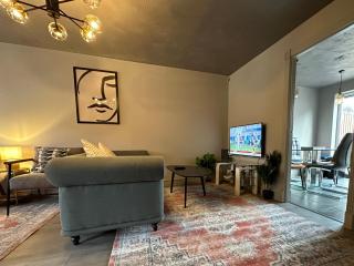 Orchard House - Great Design, Cul-De-Sac Suitably located for Family and Business Travellers, Free Wifi & Free Parking available , Outdoor Garden - Swindon - 5