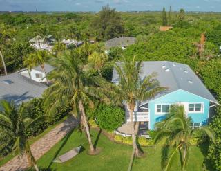 Sandy Shores - 2BR Beach Getaway and Surf Spot - Fort Pierce - 1