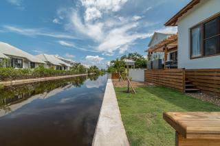 Conch Shell Cottage and The PoolClub at Mahogany Bay! - 4