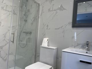 MJ Serviced Apartment up to 6 Guest - Luxurious living in West London next to Tube station & Central London - 2