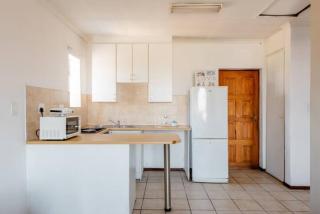 Kempton Park Self Catering Private House Nearby to OR Tambo International Airport - 4