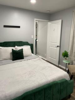 Modern 3Bed 2Bath Ranch with DIY Art Porch 3TVs and Huge Front Yard to Enjoy! - Calumet City - 4