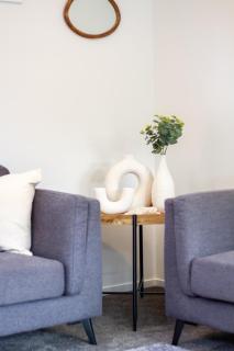 Sunsoaked & Stylish 3 Bed, 1.5 Bath Home w Garage - Christchurch - 5