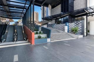 Circle on Cavill - One Bedroom Apartments - Self Contained & Privately Managed - Gold Coast - 4