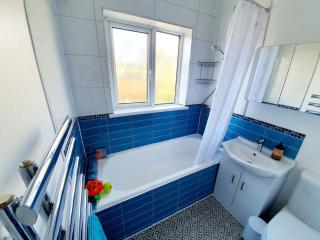 Fabulous family house next to the beach - Nottage - 1
