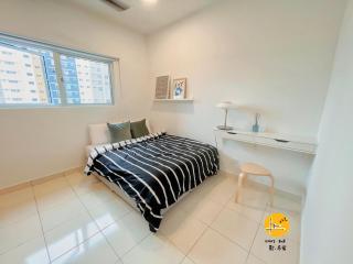 A Private Room With Private Bathroom & Private Entrance,15 mins to KLIA, KLIA2, Sepang- Host By Private Locals Resident, Provide Paid Airport Transport Service, Downstairs Eatery & MCD, Petrol Station, ATM, 7-11 - 9