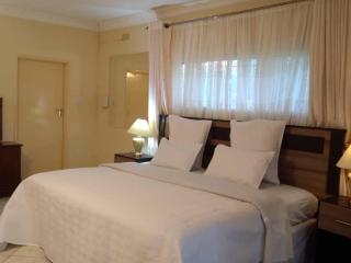 Charming 6-Bed House with Swimming Pool in Harare - 2
