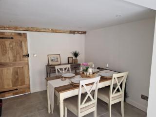 Idyllic period cottage, Ramsbury, Nr Marlborough - - 5