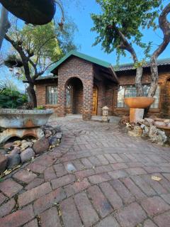 Flamboyant Guesthouse - Bela-Bela - 2
