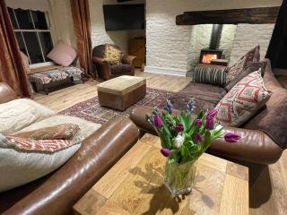 Large Historic Farmhouse in Rhondda Valley Perfect for Groups with Hot Tub - Blaencwm - 2