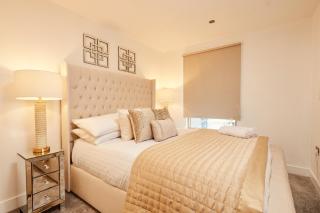 Deluxe Apt - Beautiful River View, Balcony &Free Secure Parking - 0