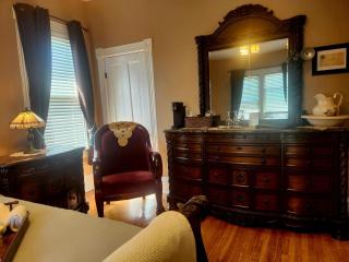 Downen House Bed & Breakfast - 8