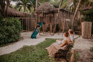 Petit Lafitte Beach Front Hotel & Bungalows - 4