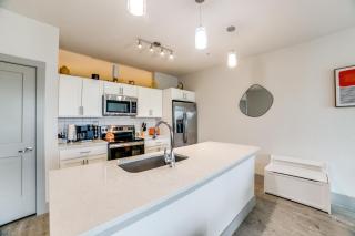 Downtown Apartment with Riverwalk views Free Parking Pet Friendly Centrally Located on the Riverwalk - San Antonio - 1